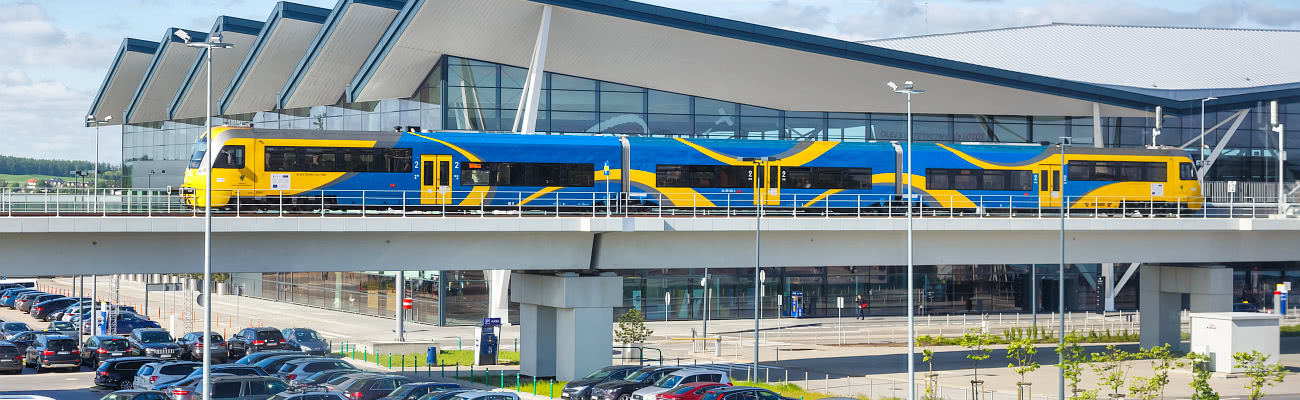 Train from Gdansk Airport to the city center